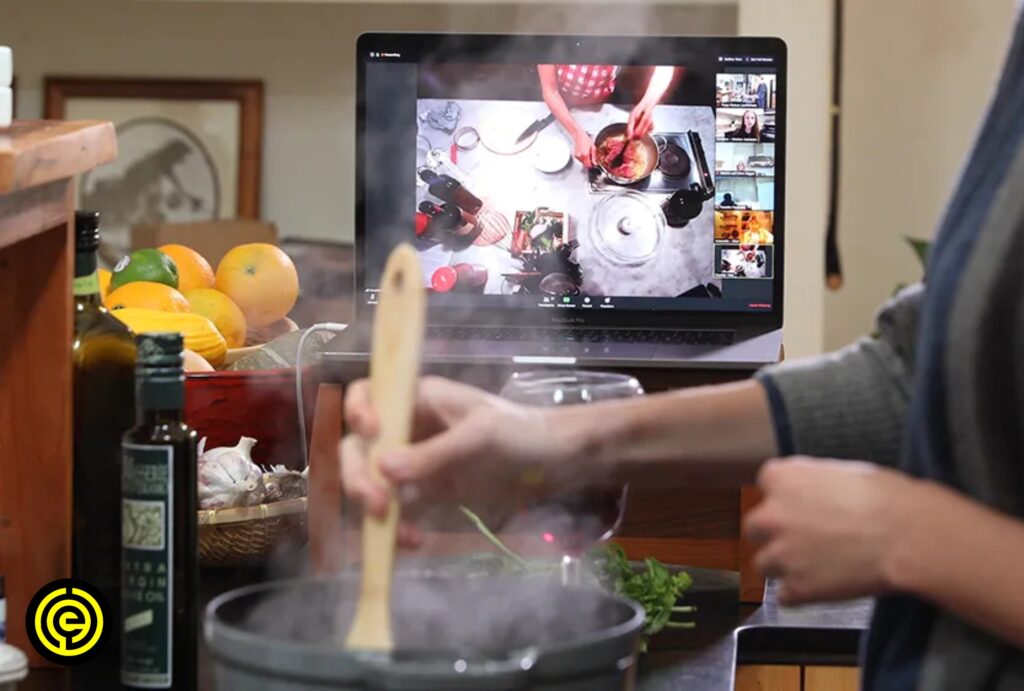 15 Best Virtual Holiday Team Building Activities to Try